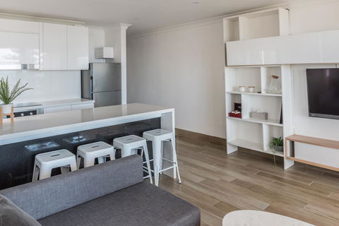 Manly Beachfront Apartment - Australian Directory 2