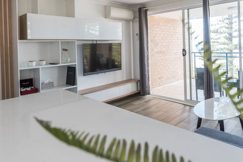 Manly Beachfront Apartment - Australian Directory 0