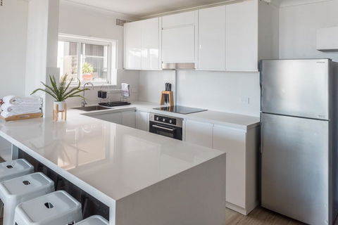 Manly Beachfront Apartment - Australian Directory 1