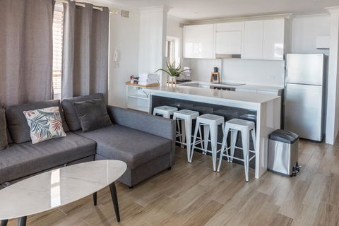 Manly Beachfront Apartment - Australian Directory 3