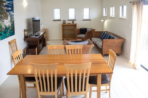 Margarets Beach Resort - Australian Directory 2