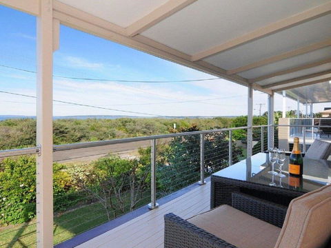 Marilyn's - 180 Degree Views Of Jervis Bay - Australian Directory 0