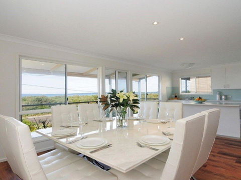 Marilyn's - 180 Degree Views Of Jervis Bay - Australian Directory 2