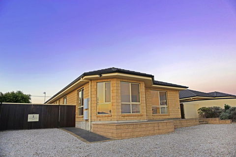 Marina Holiday Home - Australian Directory 0