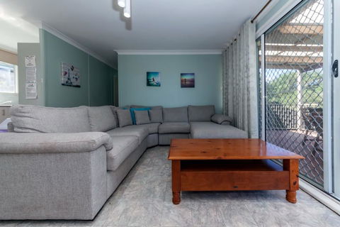 Marine Drive, 32 - Australian Directory 1