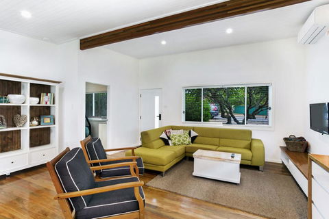 Market Street, 13, The Beach House - Australian Directory 2