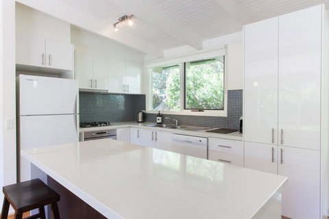 Maryrose - Beautiful, Close Walk To The Beach - Australian Directory 2