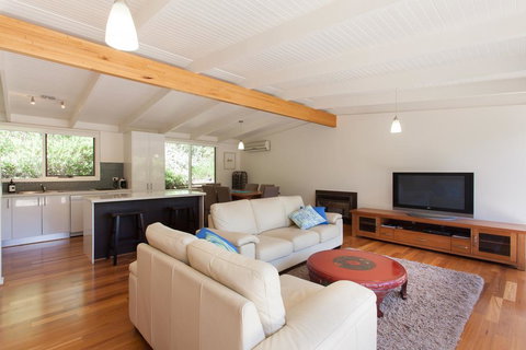 Maryrose - Beautiful, Close Walk To The Beach - Australian Directory 3