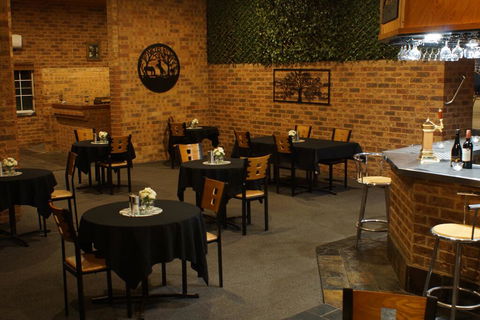 MAS Country Colonial Motor Inn - Australian Directory 3