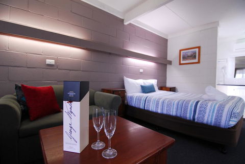 Mayfair Motel - Australian Directory 1