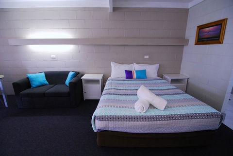Mayfair Motel - Australian Directory 2