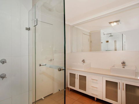 Mayfield 23 - 5 BDRM Home With Pool - Australian Directory 1