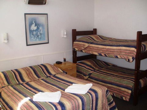 Mayfield Motel - Australian Directory 1