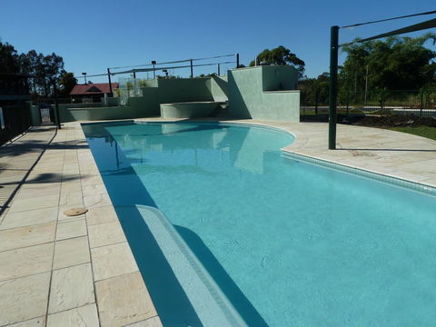 McNevins Logan Park Motel - Australian Directory 0
