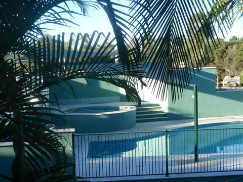 McNevins Logan Park Motel - Australian Directory 3