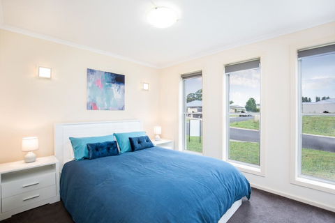 Megan House - Australian Directory 0