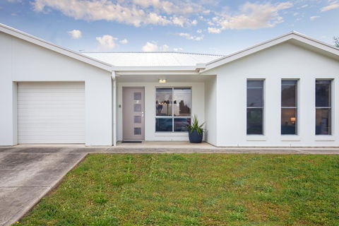 Megan House - Australian Directory 3