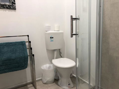 Melbourne Short Stay - Caulfield Station, Monash Uni - Australian Directory 1