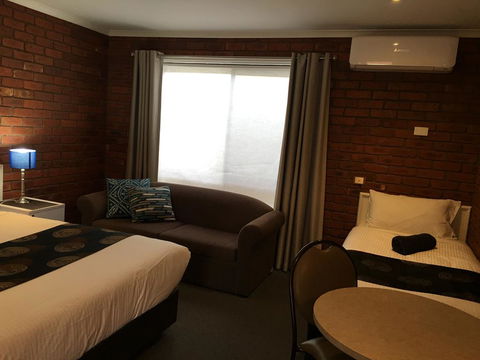 Melton Motor Inn And Apartments - Australian Directory 2