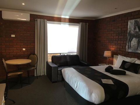 Melton Motor Inn And Apartments - Australian Directory 0