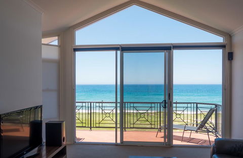 Meridian Beachside Apartments - Australian Directory 0