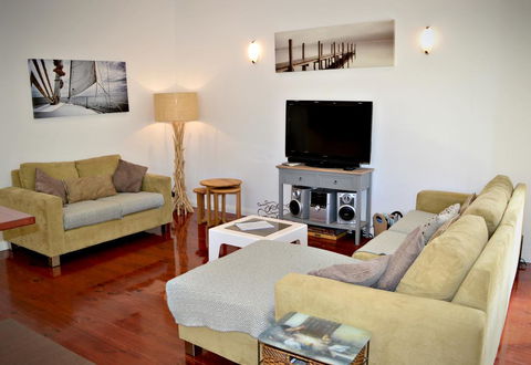 Metung Cottage - Australian Directory 3
