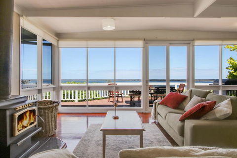 Metung Lake House - Australian Directory 1