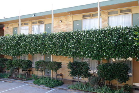Mid City Motor Inn Queanbeyan - Australian Directory 1