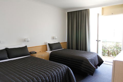 Mid City Motor Inn Queanbeyan - Australian Directory 3
