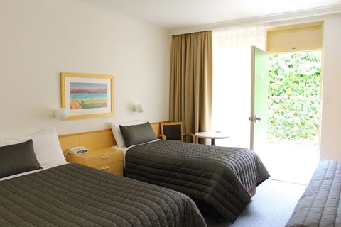 Mid City Motor Inn Queanbeyan - Australian Directory 0