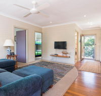 Middles - Villa Manyana 02 - Australian Directory