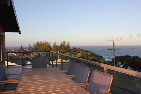 Milton 5 99 Pacific Drive - Australian Directory 0