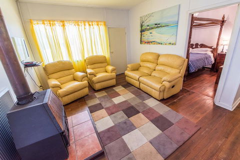 Miramar Cottage - Australian Directory 2