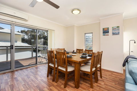 Moana Dreams - Australian Directory 1