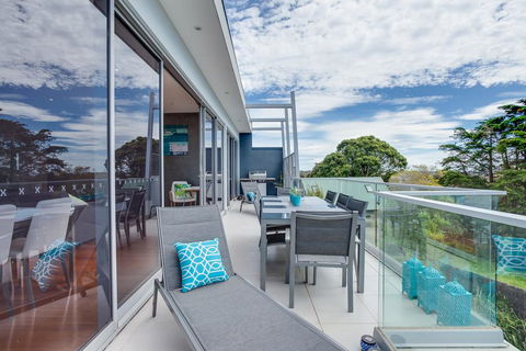 Modern McCrae Beauty - Australian Directory 0