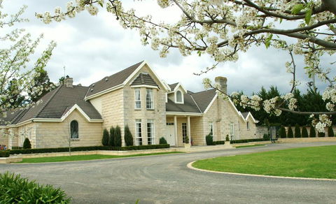 Montfort Manor - Australian Directory 0