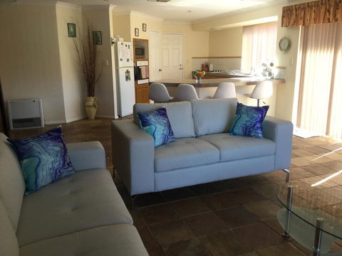 Montoro House - Australian Directory 2