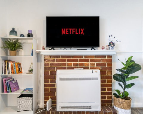 Moonah House-10 Mins To CBD & MONA, 4BR, 2 BATH, Great View, Park 3 Cars, Sleep 11, King Bed, En-suite - Australian Directory 3