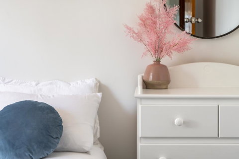 Moonah House-10 Mins To CBD & MONA, 4BR, 2 BATH, Great View, Park 3 Cars, Sleep 11, King Bed, En-suite - Australian Directory 1