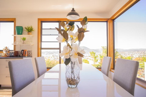 Moonah House-10 Mins To CBD & MONA, 4BR, 2 BATH, Great View, Park 3 Cars, Sleep 11, King Bed, En-suite - Australian Directory 0