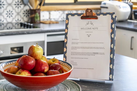 Moonah House-10 Mins To CBD & MONA, 4BR, 2 BATH, Great View, Park 3 Cars, Sleep 11, King Bed, En-suite - Australian Directory 2