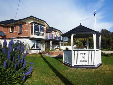 Moonlight Bay B&B Guest House - Australian Directory 2