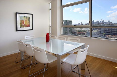 Moore To See - Modern And Spacious 3BR Zetland Apartment With Views Over Moore Park - Australian Directory 1