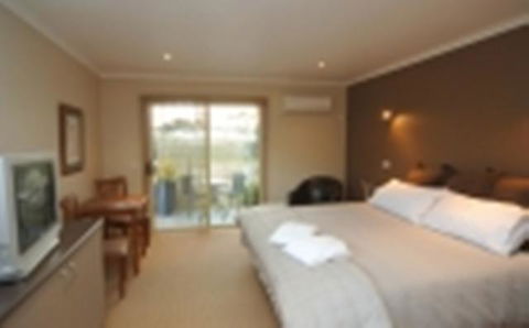 Motel Strahan - Australian Directory 1