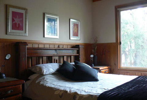 Mountain Hideaway - Australian Directory 2