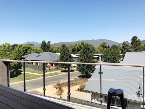 Mountain Mist Retreat - 4 Bedrooms - Australian Directory 1
