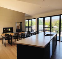 Mountain Mist Retreat - 4 Bedrooms - Australian Directory