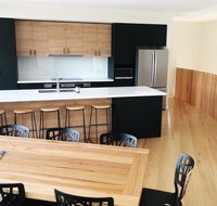 Mountain Mist Retreat - 6 Bedrooms - Australian Directory
