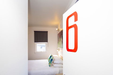 Mowbray Hotel - Australian Directory 2