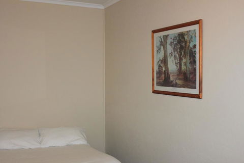 Mt Gambier International - Australian Directory 3